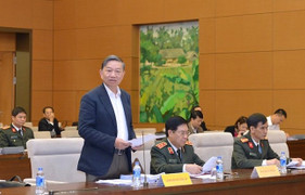 Thông qua Nghị quyết quy định cấp hàm Trung tướng, Thiếu tướng Công an