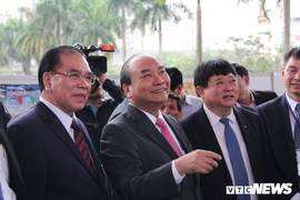 Thủ tướng thăm gian trưng bày của Đài Tiếng nói Việt Nam tại Hội báo toàn quốc 2019