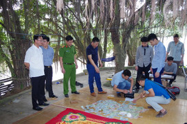 Công an đột kích xới bạc khủng, con bạc nháo nhác nhảy xuống sông bỏ trốn