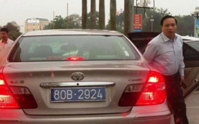 Thu hồi 2 biển xanh gắn cùng một xe của Phó Bí thư tỉnh Ninh Bình