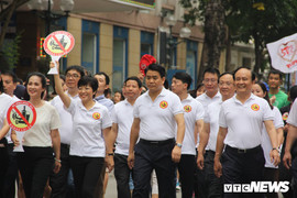 Hàng nghìn người đi bộ kêu gọi 'Đã uống rượu bia - không lái xe'