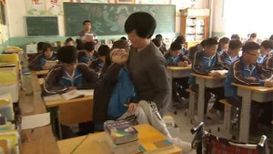 Điều kỳ diệu rơi nước mắt của cô bé Trung Quốc mắc chứng xơ cứng teo cơ