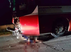 Xe máy đối đầu xe khách trong đêm, hai nam sinh lớp 8 chết tại chỗ