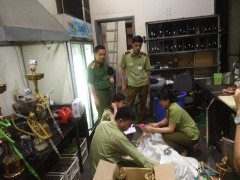 Bí mật kiểm tra các điểm kinh doanh nhạy cảm tại quận trung tâm Hà Nội trong đêm