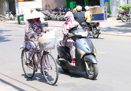 Nắng nóng gay gắt tiếp tục bao trùm Bắc và Trung Bộ, chỉ số tia UV ở mức gây hại cao