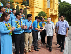Tổng Bí thư, Chủ tịch nước gặp mặt Đoàn đại biểu Chủ tịch công đoàn cơ sở tiêu biểu