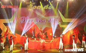 Màu hoa đỏ: 'Bản hợp xướng' tái hiện ký ức oai hùng một thời hoa lửa