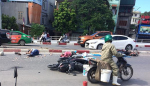 Ô tô khách tông hàng loạt xe máy ở Quảng Ninh: 2 người không qua khỏi