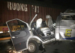 Ô tô khách tông xe container trong đêm, 16 người bị thương ở Hưng Yên