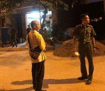 Mâu thuẫn trong lúc ăn cơm, chồng đâm vợ chết tại chỗ