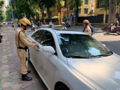 Công an Hà Nội xử lý xe cán bộ chiến sỹ trong ngành dừng đỗ sai quy định