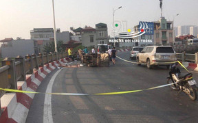 Xe ba bánh tự chế đâm vào lan can cầu Vĩnh Tuy, tài xế thiệt mạng