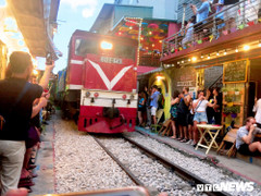 Hà Nội sẽ 'khai tử' phố cà phê đường tàu: Du khách nói gì?