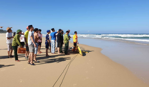 Tắm biển ở Quảng Nam, du khách Anh bị sóng cuốn mất tích