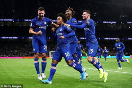 Willian toả sáng, Chelsea thắng thuyết phục Tottenham