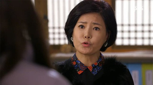 Mẹ đẻ lên chăm con gái ở cữ, mẹ chồng đãi toàn rau: 'Lợn giờ đắt hơn vàng, chịu khó ăn rau đi'