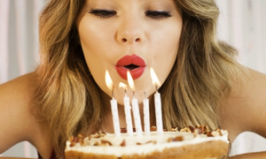 Cô gái bị bỏng nặng khi cố gắng thổi tắt nến