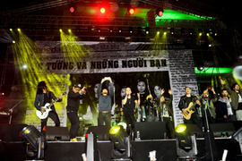 Bức Tường, Microwave bùng nổ tại đại tiệc âm nhạc Thủ đô