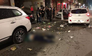 Đang đẩy xe rác, nữ lao công bị ô tô đâm chết 