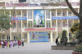 17 phụ huynh đồng loạt tố cô giáo bạo hành học sinh: Hiệu trưởng nói gì?