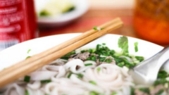 Phở và gỏi cuốn Việt Nam lọt top 50 món ăn ngon nhất thế giới