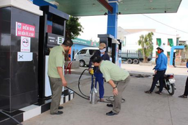 Bán hơn 2.000 lít xăng kém chất lượng, bị phạt hơn 162 triệu đồng