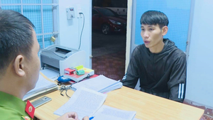 Tạm giữ 'con nghiện' chống đối, lấy dao đâm 2 chiến sĩ công an