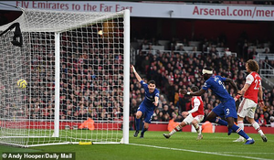 Ngược dòng ngoạn mục hạ Arsenal, Chelsea vững vàng top 4