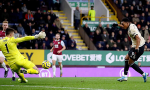 Song sát Martial - Rashford toả sáng, MU thắng dễ Burnley