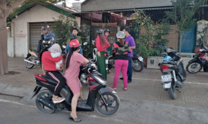 Phụ huynh 'vây' cơ sở dạy kèm đánh dã man học sinh ở Ninh Thuận