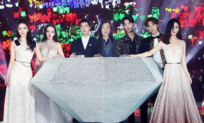 Dương Mịch - Triệu Lệ Dĩnh, Tiêu Chiến - Vương Nhất Bác chung sân khấu gây sốt mạng xã hội