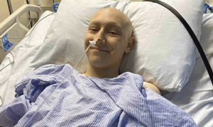 Nụ cười rạng rỡ của cô gái 17 tuổi bị ung thư