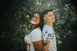 Chàng trai trẻ đẹp quyết cưới bằng được cô gái xấu xí bị bệnh lạ