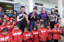 Hoa hậu Khánh Vân và dàn người đẹp 'Hoa hậu Hoàn vũ Việt Nam 2019' thăm trẻ em nghèo ở Lai Châu
