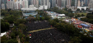 Hàng chục nghìn người Hong Kong đổ xuống đường biểu tình ngày đầu năm mới