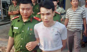 Sát hại vợ cũ vì không cho con gái hôn bố