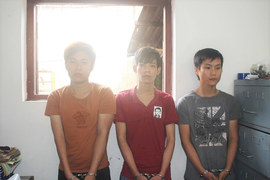 Bắt 3 tên cướp trẻ chuyên dí dao vào cổ nạn nhân để đoạt tài sản