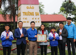 Trường có 16 lớp học mang tên các hòn đảo được tặng giấy khen