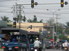 Lái xe máy vượt đèn vàng sẽ bị xử phạt đến 1 triệu đồng