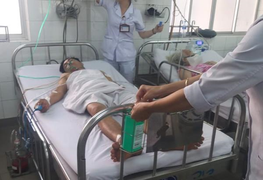 Con trai đâm cha nguy kịch trong bữa nhậu