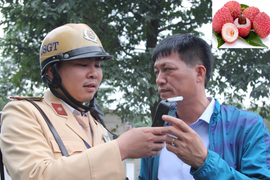 Ăn trái cây cũng có thể bị phạt vi phạm nồng độ cồn: CSGT và đại diện Bộ Y tế lên tiếng