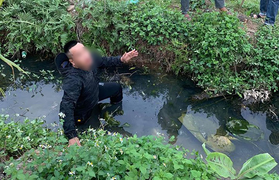 Làm rõ nghi vấn nam thanh niên sàm sỡ phụ nữ, bị dân đẩy xuống mương nước