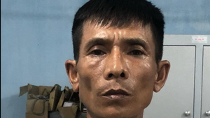 Kẻ đâm công an trọng thương treo cổ trong trại giam