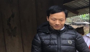 Vận chuyển thớt gỗ nghiến bị chặn bắt, nam thanh niên cầm dao tấn công CSGT