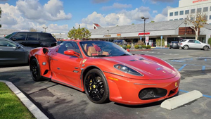 Xem đại gia khoe xe Ferrari bằng cách cực 'dị'