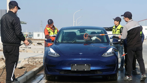 Vừa ra mắt tại Trung Quốc, Tesla Model 3 đã hạ giá bán