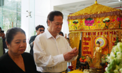 Nguyên Thủ tướng Nguyễn Tấn Dũng đến viếng cố nghệ sĩ Chánh Tín