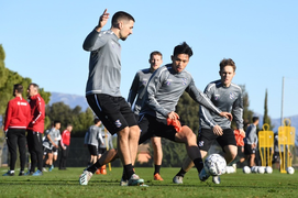 Video: Văn Hậu cùng Heerenveen tập buổi đầu tiên ở Tây Ban Nha 