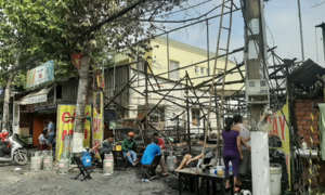 Trụ điện phát hỏa cháy lan sang quán thịt cầy, dân hô hoán cứu sống 6 người