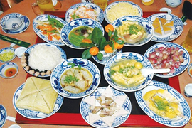 Cách cho trẻ ăn uống hợp lý, đủ dinh dưỡng dịp Tết 